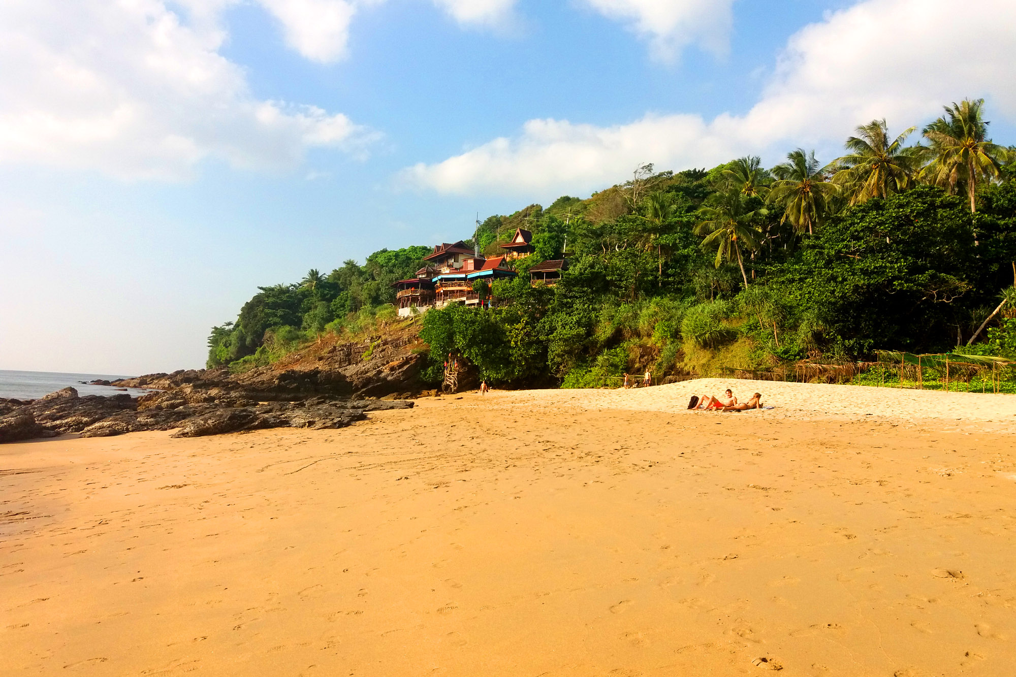 Pl&aacute;ž Khantiang Beach na Koh Lantě