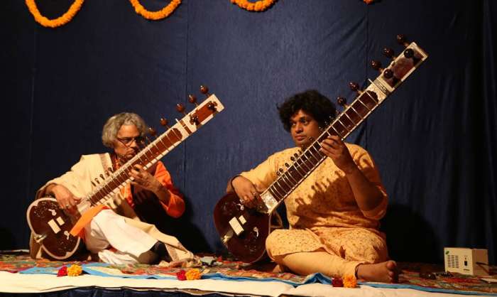 Jak jsem se vydal učit hrát na nástroj Sitár do Indie