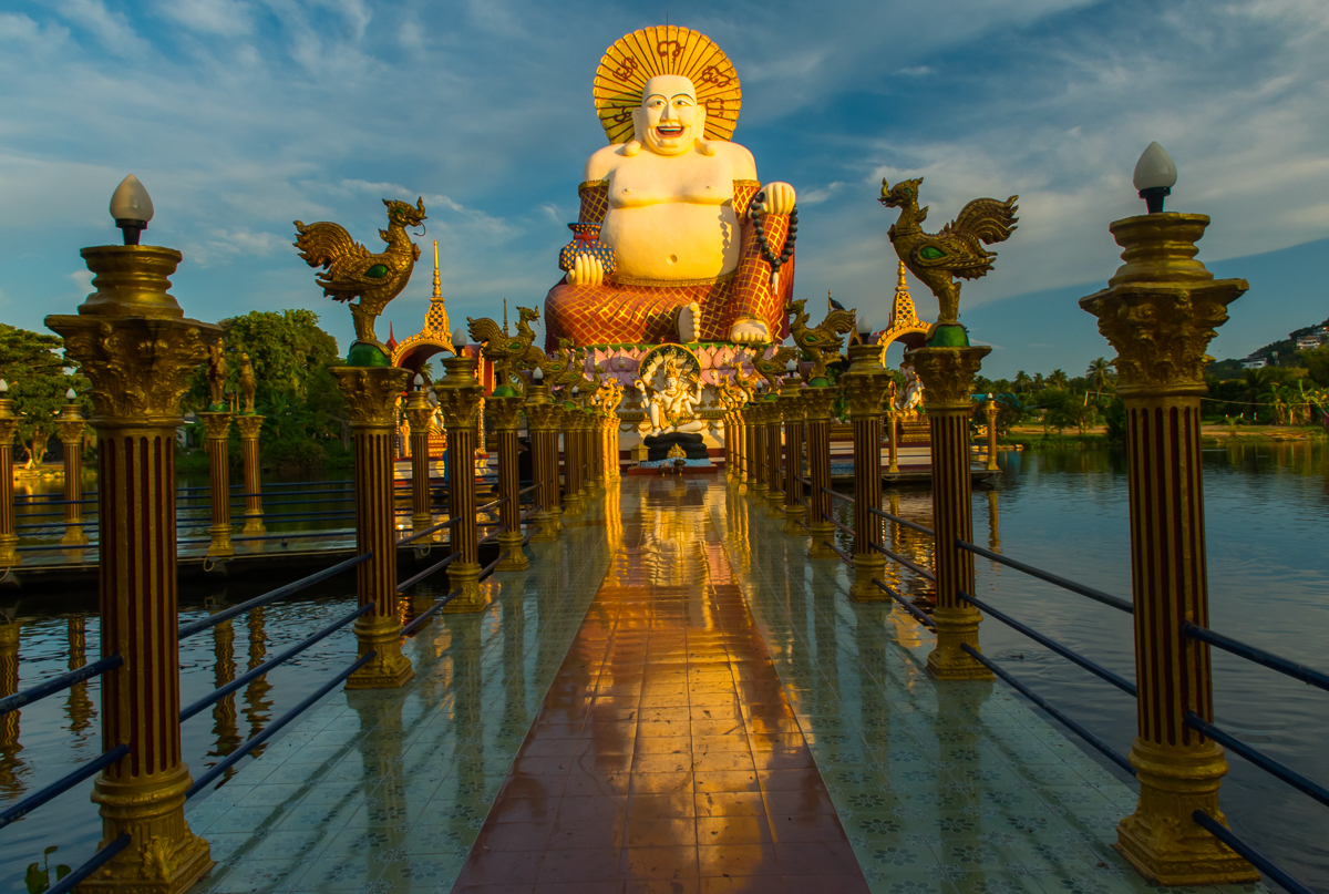 Wat Plai Laem