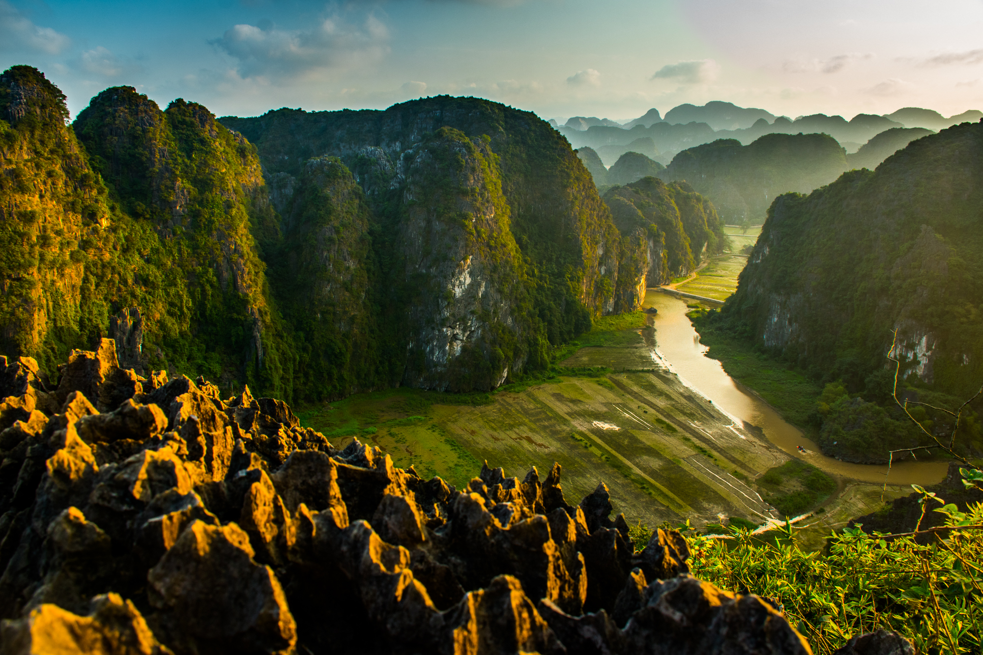 Mua Cave Mountain, Ninh Bing